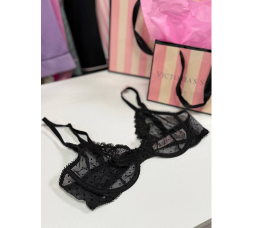 Прозора сітка з ніжним мереживом створює романтичний стиль