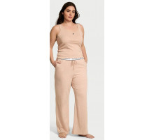 Зручний і мʼякий комплект для відпочинку та сну від Victoria’s Secret