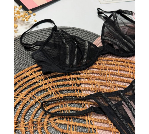 Спокусливий комплект з колекціі Very Sexy, оздоблений стразами VS