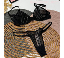 Спокусливий комплект з колекціі Very Sexy, оздоблений стразами VS