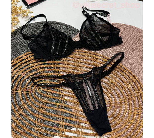 Спокусливий комплект з колекціі Very Sexy, оздоблений стразами VS