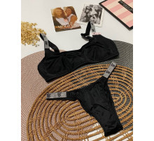 Дуже зручний комлект з новоі колекціі Victorias Secret