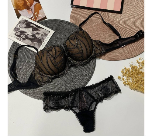 Розкішний комплект білизни від Victorias Secret Розкішний комплект білизни від Victorias Secret