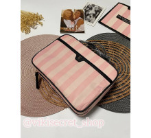 Зручна тревел косметичка Victoria’s Secret в рожеву фіомову смужку