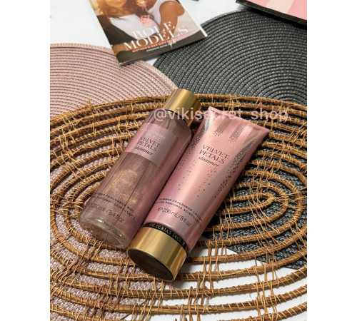 Розкішний зволожуючий лосьйон Velvet Petals Shimmer