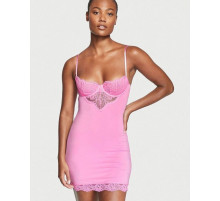 Рожева модалова сукня з відкритою спинкою