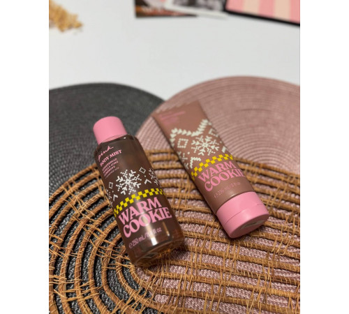 Парфумований спрей Warm Cookie з колекціі Pink Парфумований спрей Warm Cookie з колекціі Pink